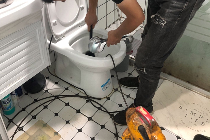 如东马桶堵塞自己疏通还是找师傅?专业上门服务让你省时更省心