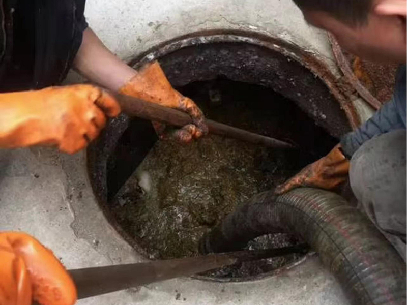 如东清理化粪池时如何避免沼气的危害?